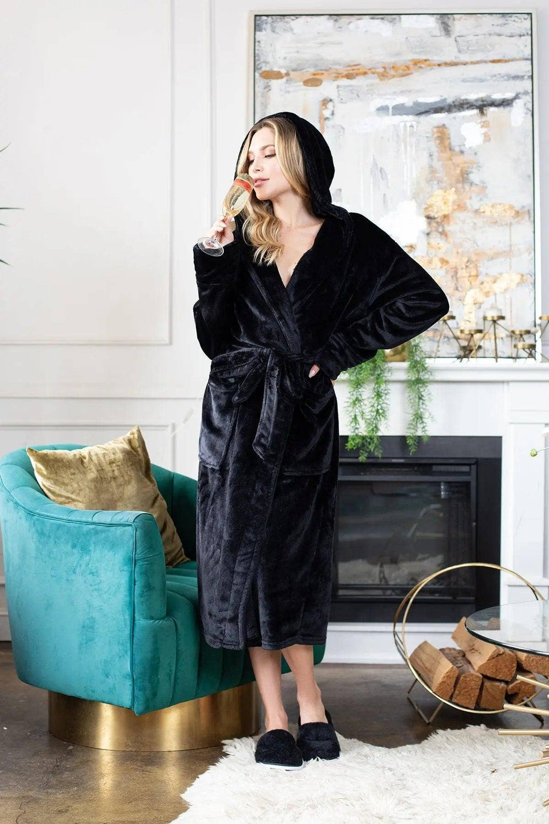 The Plush Retreat Hooded Robe - Black