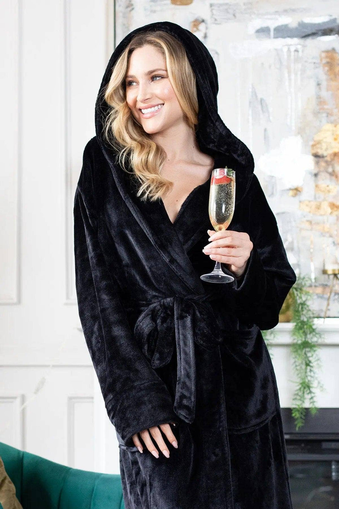 The Plush Retreat Hooded Robe - Black