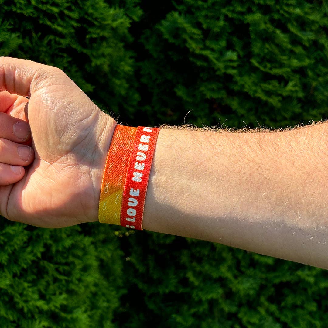 God's Love Never Fails NFC Bible Verse Bracelet